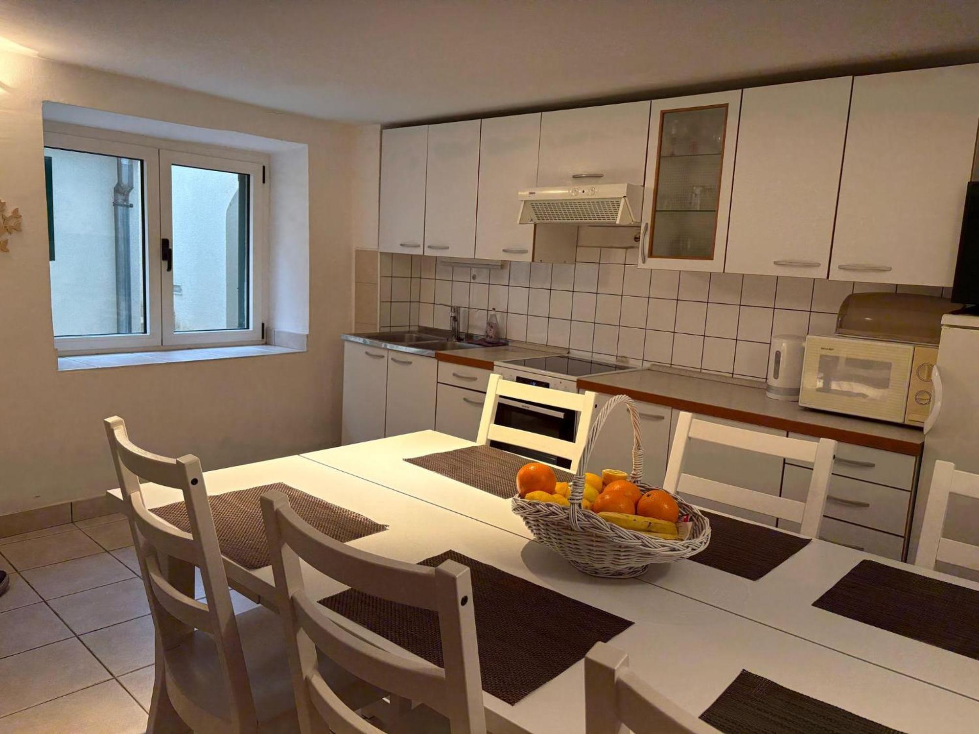 Stone Apartment Примоштен Экстерьер фото